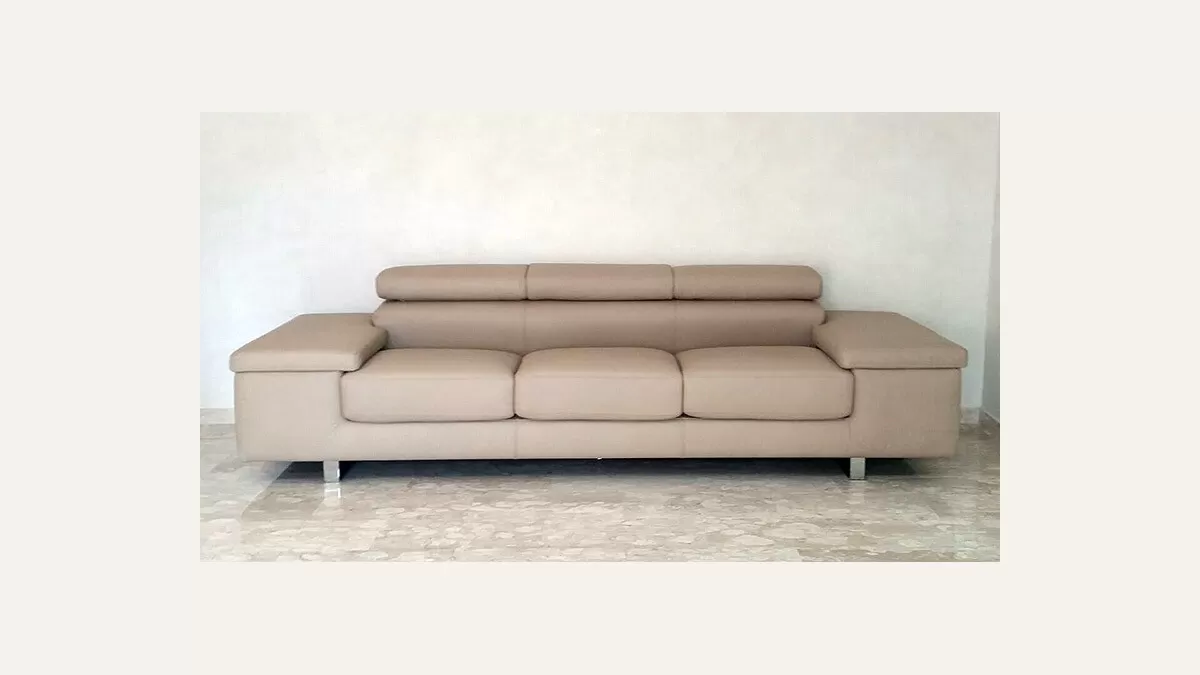 Δερμάτινος καναπές σε μπεζ χρώμα