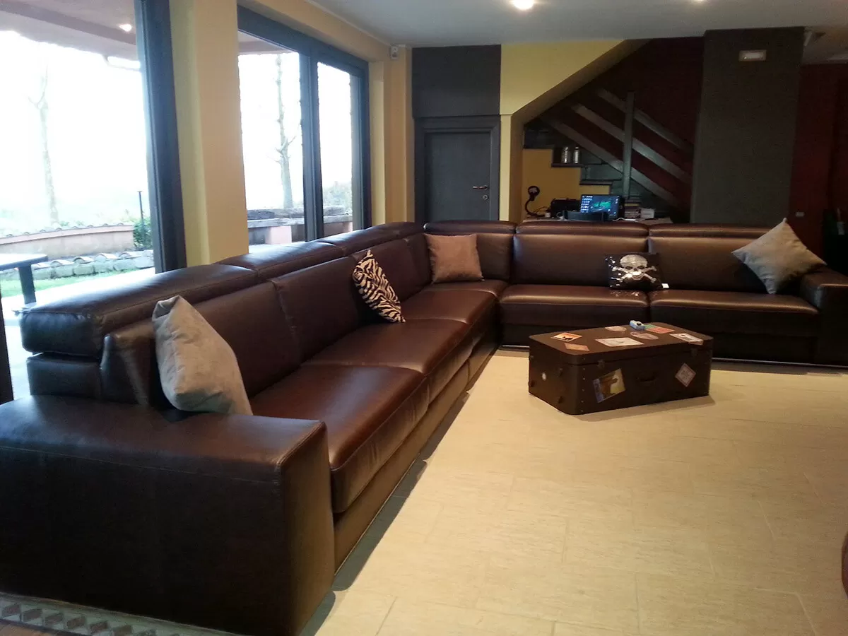 Γωνιακός δερμάτινος καναπές